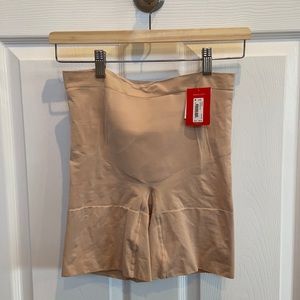 NWT Spanx OnCore Mid-Thigh Short in Soft Nude